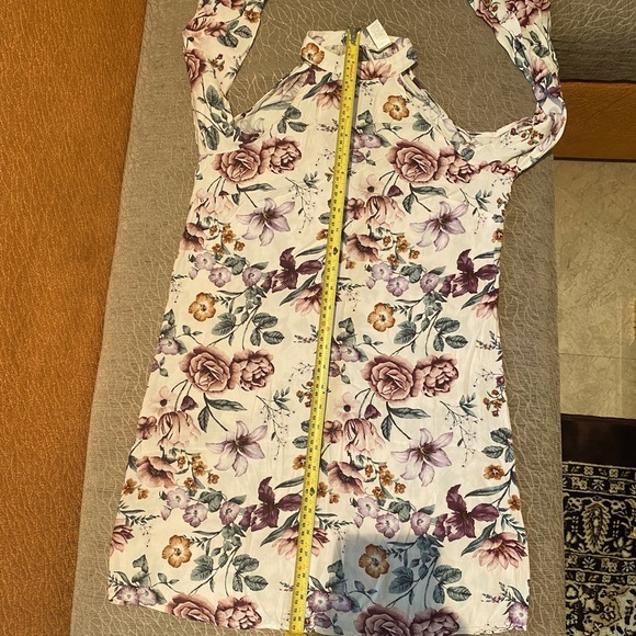 Forever21- Shoulder cut dress - Picture 10 of 10